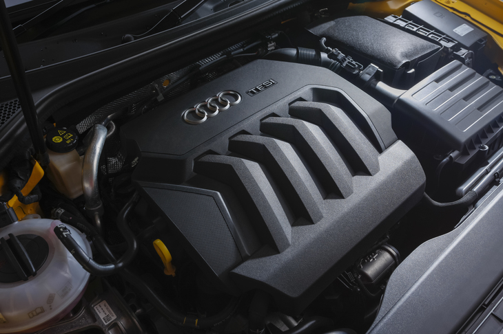 「2.0 TFSIクワトロ」には「Bサイクル」燃焼システムを採用した新エンジンを搭載。最高出力は190ps（140kW）、最大トルクは32.6kgm（320Nm）を発生する。