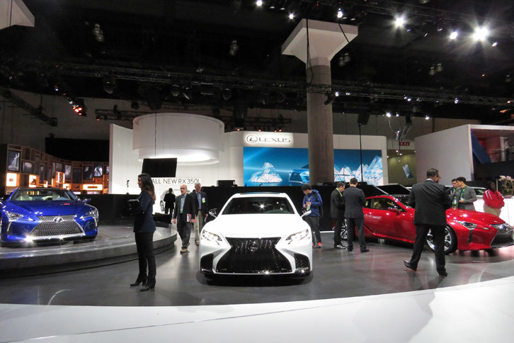 ロサンゼルスモーターショー2017のレクサスブースの様子。