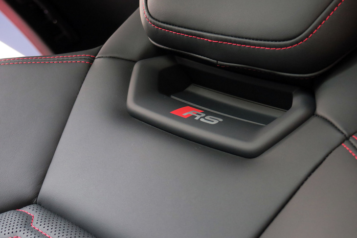 アウディRS e-tron GT（フロントシート）