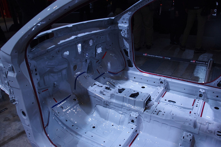 「GRヤリス」のホワイトボディー。