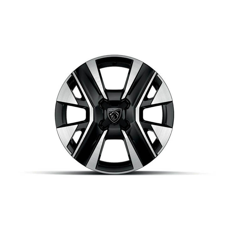 「アリュール」グレードの新ホイール。