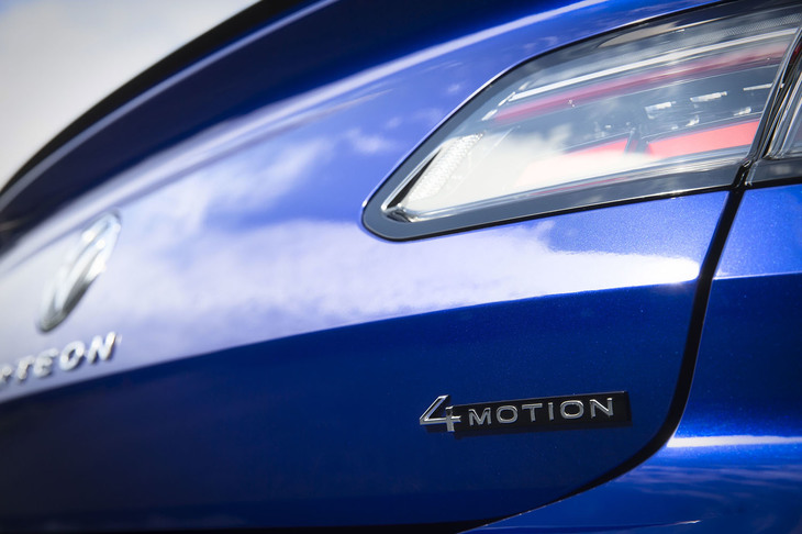 フォルクスワーゲン・アルテオン（エンブレム）