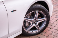 試乗車には、前245/45R18、後ろ275/40R18サイズの「ピレリ・チントゥラートP7」タイヤが装着されていた。