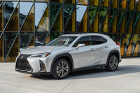 GA-Cプラットフォームの採用で低重心化し、立体駐車場に収まる全高に。ドライバーのヒップポイントも低い。