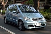 ダイムラークライスラー、燃料電池車「F-Cell」を初めて納入