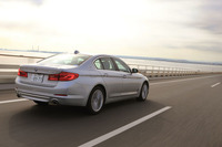 今回は、高速道路を主体に420km弱の道のりを試乗。燃費は満タン法で12.9km/リッター、車載の燃費計で13.5km/リッターを記録した。