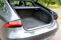 新型「A7スポーツバック」の荷室の容量は535～1390リッターで、従来型の数字とぴたりと同じ。