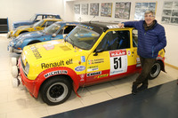 ある日、昔の友達が「『5アルピーヌ』を貸してほしい」と訪ねてきたことから、彼の情熱に再び火がついた。