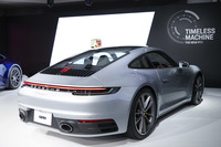 新型「911」は若干ボディーサイズを拡大。全長×全幅×全高＝4519×1852×1300mm、ホイールベースは先代モデルと変わらず2450mmとなっている。