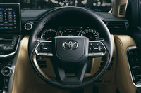 「VX」「ZX」「GRスポーツ」の3グレードには、油圧パワーステアリングに加えてコラムに電動アクチュエーターを備えた、「操舵アクチュエーター付きパワーステアリング」が装備される。