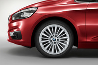 「BMW 2シリーズ アクティブツアラー」に充実装備の限定車の画像