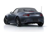 価格はMT仕様が316万9100円、AT仕様が328万4600円。