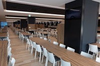 こちらは新オフィスビルにある大食堂の様子。岡崎地区には夜間も操業する工場も含まれているので、こちらの食堂も24時間営業！