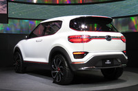 「DNトレック」のドアは左右とも観音開きとなっている。