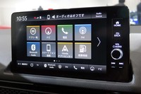 センターモニターは、9インチの静電タッチパネル式。最新の通信サービス「Honda CONNECT」に対応する。