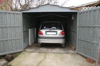 レティーツィアは「マティス」を車庫に入れて大切に保管していた。