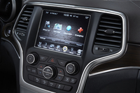 8AT搭載の新型「グランドチェロキー」登場の画像