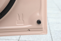 グリルのエンブレムをはじめ、いたるところにウサギを模した「ラパンマーク」が施されている。
    