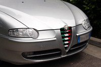 アルファ147のグリルをトリコローレにしてみました。