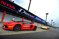 試乗の舞台はツインリンクもてぎのロードコース。5台の試乗車が用意された。