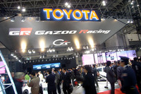 今年のトヨタブースは、GAZOO Racingの名を前面に出し、展示が行われた。