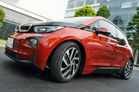 「ブリヂストン・エコピアEP500オロジック」を装着したBMWの電気自動車「i3」。
    