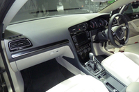 新型「ゴルフ」のインテリア。
    