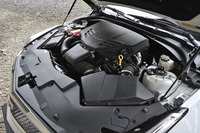 3.6リッターV6ツインターボユニットは470ps/5800rpmと61.5kgm（603Nm）/3500rpmを発する。