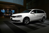 こちらはステーションワゴン版の「パサートヴァリアント」。セダンと同時に発売される。