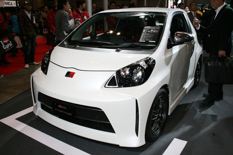 �u�����I�[�g�T����2012�v�ɏo�W���ꂽ�A�g���^�̒��ڃ��f�����ʐ^�ŏЉ��B