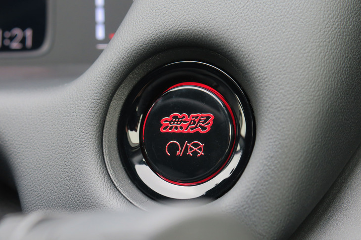 ホンダ・フィット リュクス 無限パーツ装着車（エンジンスタート／ストップスイッチ）