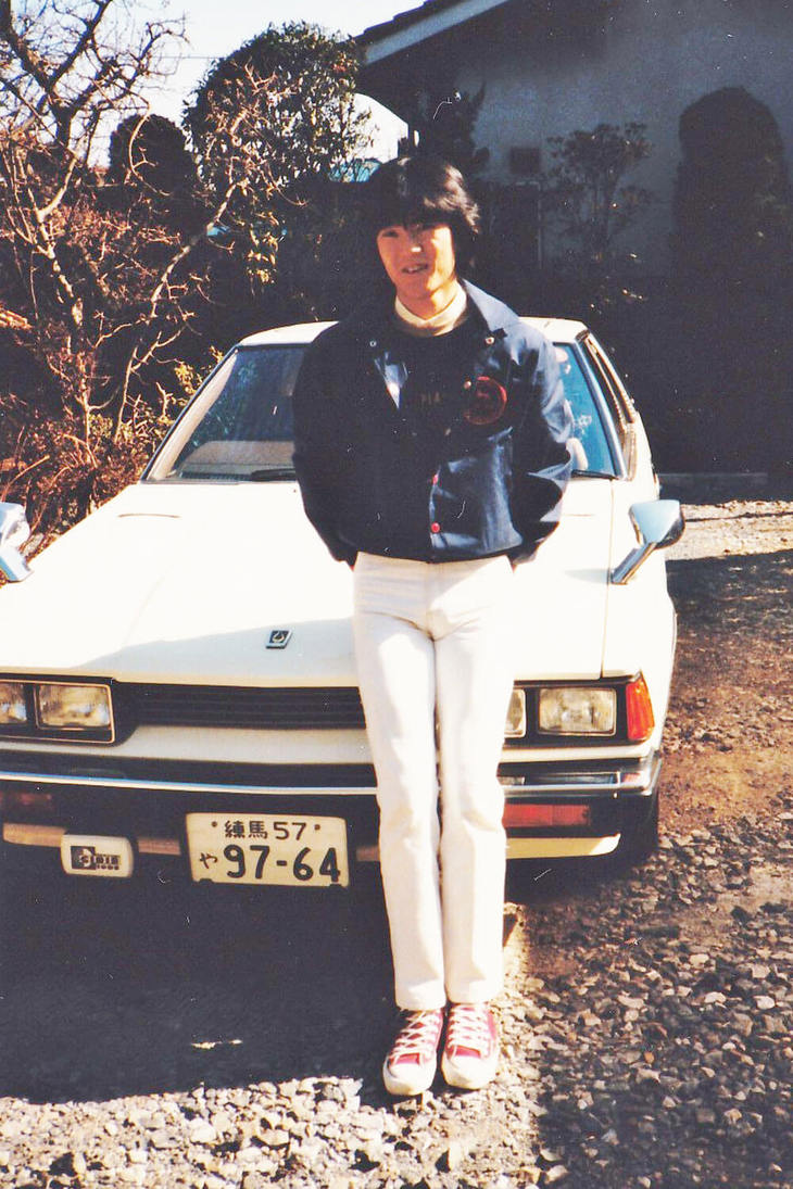 「日産ガゼール」と若き日の筆者。（写真＝清水草一）