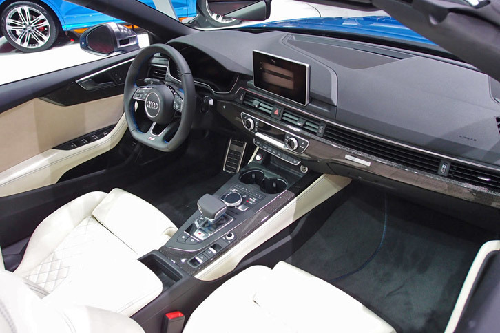 アウディS5カブリオレ