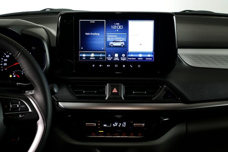 9インチのインフォテインメントシステムは、先代モデルよりも反応が速い。ナビゲーションも標準で装備される。