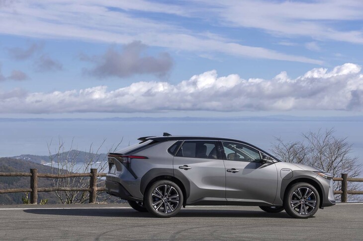 ボディーの全長は4690mmで、「RAV4」などと同じミドルサイズのSUVだ。ホイールベースは2850mm。