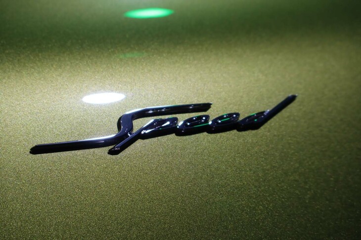 ベントレー・コンチネンタルGTCスピード（フロントフェンダー部のエンブレム）