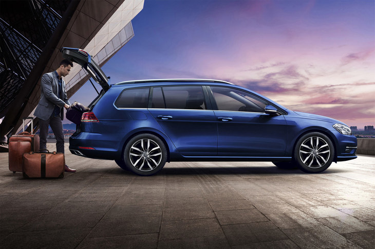 「フォルクスワーゲン・ゴルフヴァリアントTSIハイライン テックエディション」