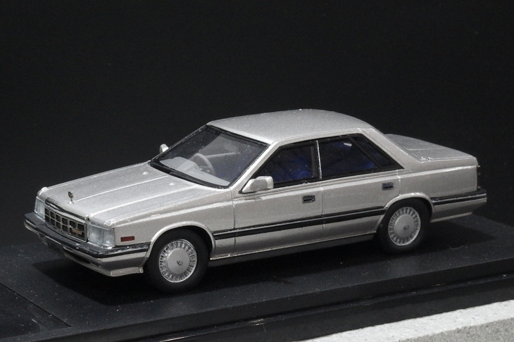 ハイ・ストーリーの「日産ローレル4ドアハードトップV20ターボメダリスト」。角張ったフォルムから“仏壇ローレル”などと呼ばれることもある7代目C32型。2019年10月発売予定で価格は9800円。