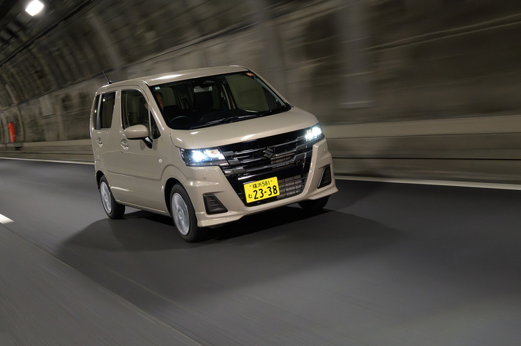 最新の「スズキ・ワゴンR」では、「ZL」グレードで5段MT車が選択できる。駆動方式はFFと4WDが選べる。