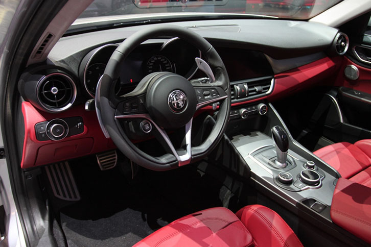 アルファ・ロメオ・ジュリア ヴェローチェ（インテリア）