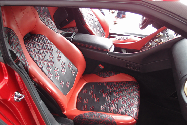 ヴァンキッシュ ザガート（フロントシート）