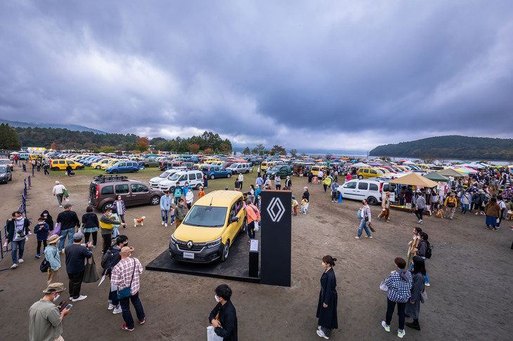 午後になったカングーエリア1の様子。今にも雨が降り出しそうな空模様だったが、幸いにもイベント終了まで雨に見舞われることはなかった。