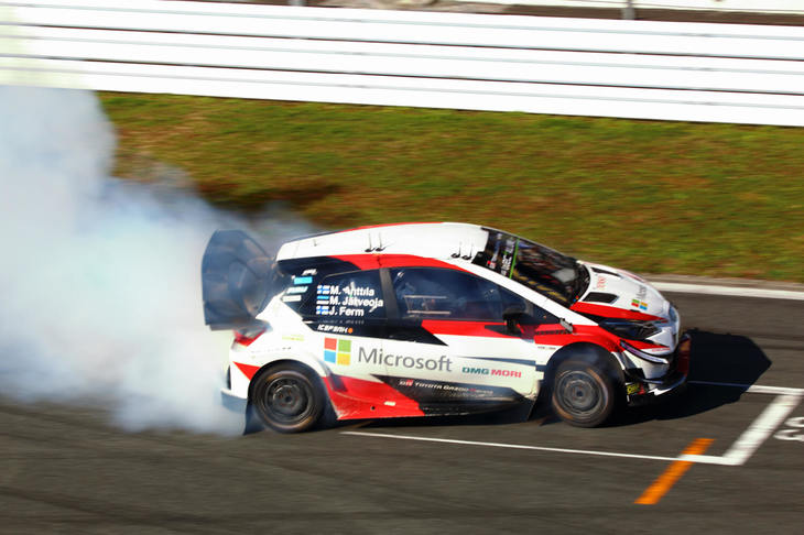 ラリーカーのデモンストレーションである「TGRF RALLY選手権」では、「ヤリスWRC」も走行。ヤリスがコンパクトカーであることを忘れさせるような大迫力の走りを見せた。特にホームストレートでは、スロープによりWRCさながらのジャンプも披露。ファンを喜ばせた。