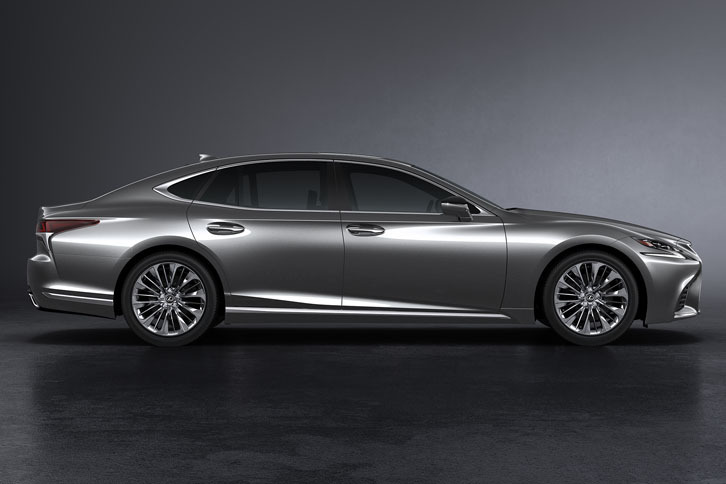 新型のホイールベースは3125mm。従来のロングモデル相当に一本化された。