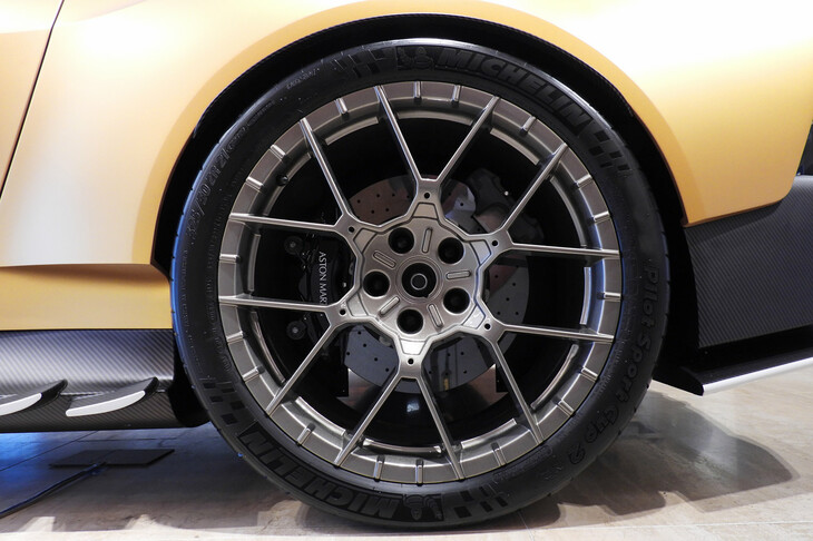 アストンマーティン・ヴァリアント（鍛造マグネシウムホイール）