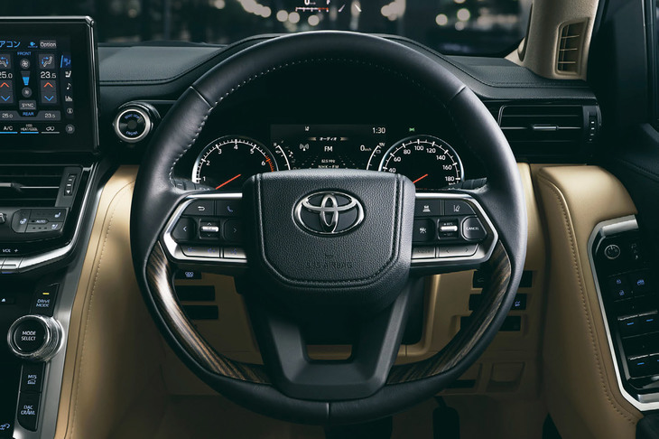 「VX」「ZX」「GRスポーツ」の3グレードには、油圧パワーステアリングに加えてコラムに電動アクチュエーターを備えた、「操舵アクチュエーター付きパワーステアリング」が装備される。