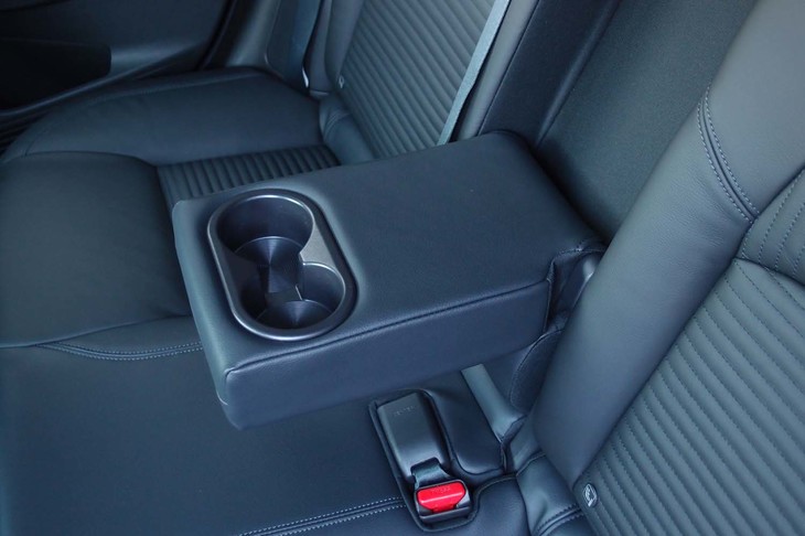 日産ノート（リアシート用アームレスト）