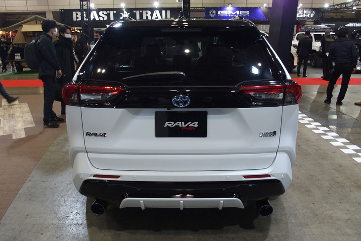 トヨタRAV4 PHEV-SPORTY PKG（リアビュー）
