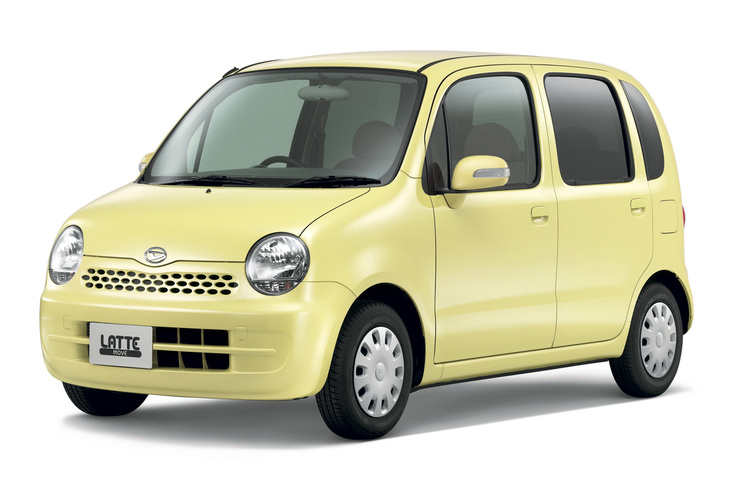 2004年に登場した「ダイハツ・ムーヴラテ」。ファンシーなデザインと利便性の高さが自慢の軽ハイトワゴンで、ひたすらに女性をターゲットとしたモデルだった。