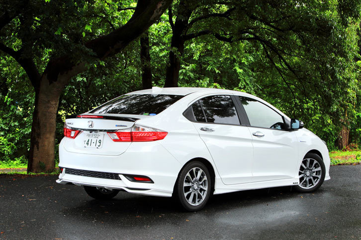 今回の試乗車には、ホンダアクセスが手がける純正アクセサリーブランド、モデューロの用品が装着されていた。